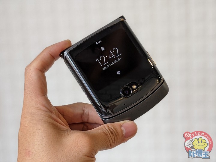 Motorola 確認將會推出第三代 RAZR 摺疊手機 - 1